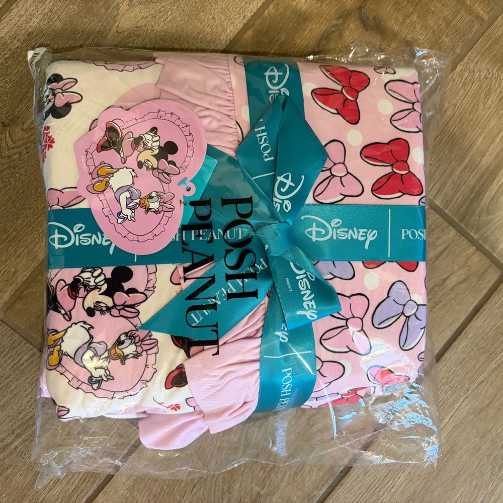 Posh peanut Disney Minnie Mouse Daisy Pink Bow Big Blanket New in package